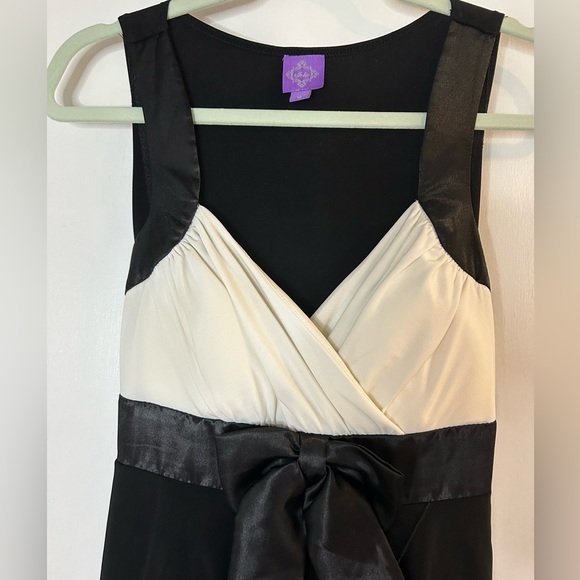 Jolie Party Dress - Picture 3 of 6